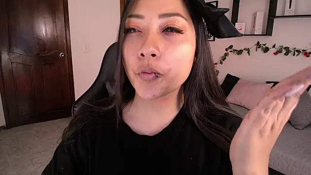 Snapshot of Mia_1120 chatting on October 7, 1:59 pm Mia 1120 online show from October 7, 1:59 pm