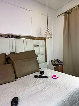 Skylar Smith  online show from March 20, 12:43 pm