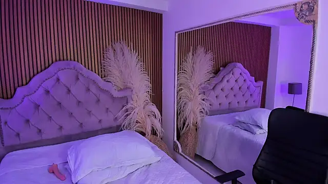 Starbutterflyy  online show from March 1, 5:18 am