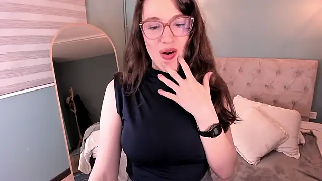 Julianne   online show from November 20, 5:19 am