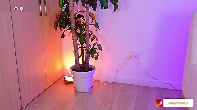 onlyemily  online show from February 6, 1:20 am