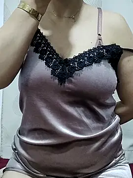 Snapshot of linakhalifa chatting on October 29, 12:26 am linakhalifa online show from October 29, 12:26 am