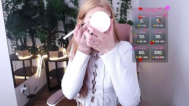 Lili Luuu online show from October 20, 2:42 pm