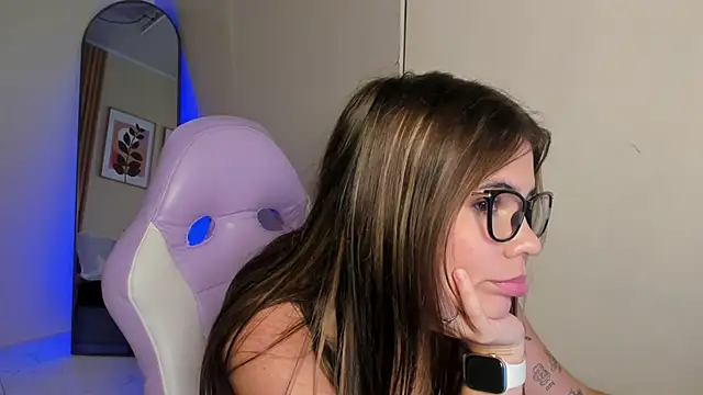 Emilybeltons online show from February 21, 8:53 pm