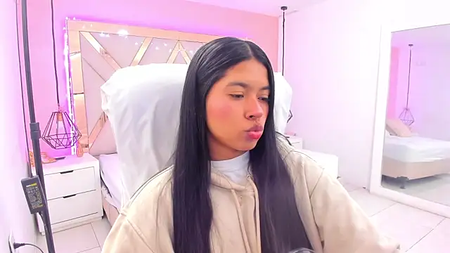 samantaa shy online show from April 14, 3:17 am