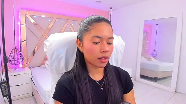 samantaa shy online show from April 4, 3:27 am