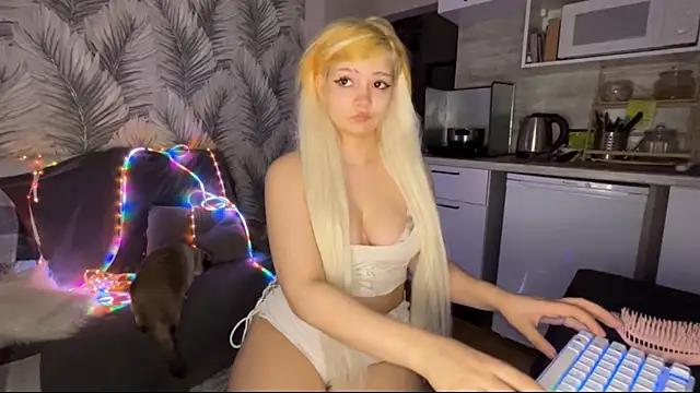 nikoli naw online show from April 16, 9:39 pm