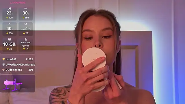 Ashley Roys online show from April 18, 7:07 pm