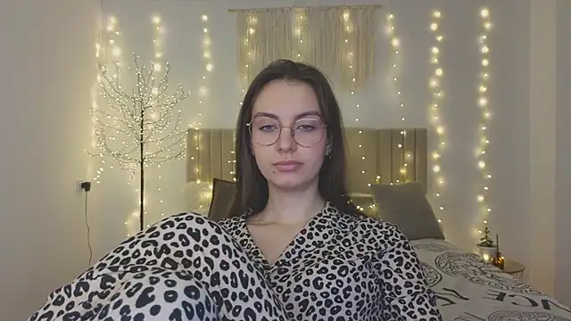 Real cutie1 online show from December 19, 2:31 pm