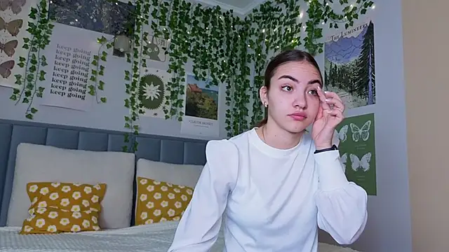 Ashley Pierce online show from October 5, 4:17 am