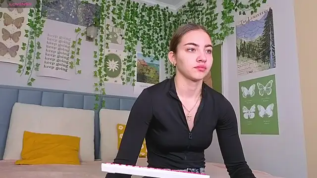 Ashley Pierce online show from October 12, 4:26 am