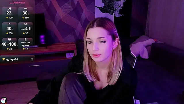 Sandy Belle online show from October 1, 8:47 pm