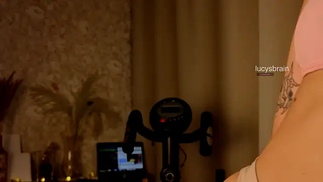 Lucyinthesheets online show from October 24, 6:15 pm