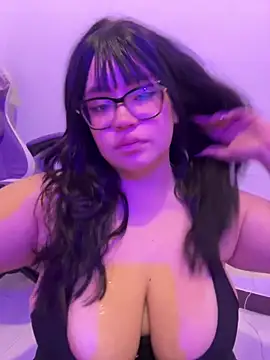 Emily Taylor2 online show from April 6, 4:46 am