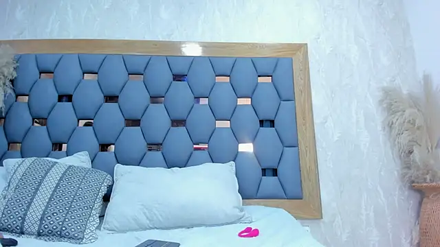 crystal sm online show from April 7, 3:08 am