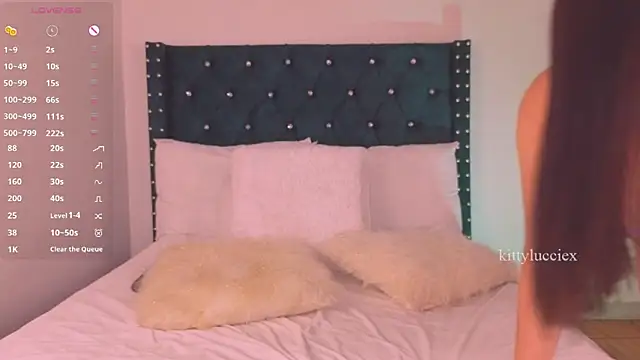 xluciaa online show from November 16, 10:10 pm