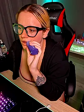 Snapshot of Charlies_world chatting on September 12, 8:16 pm Charlies world online show from September 12, 8:16 pm