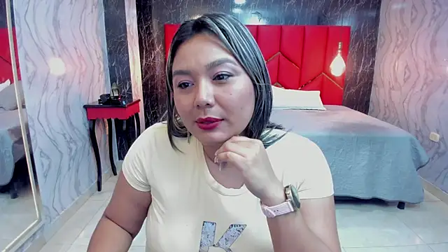 LatinaHoleQueen online show from April 14, 2:50 pm