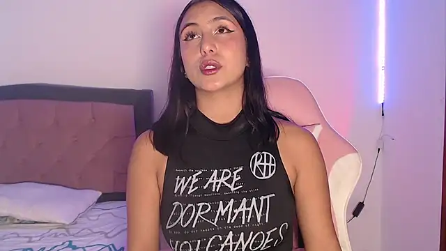 Sarahcutexoxox online show from November 18, 2:12 am