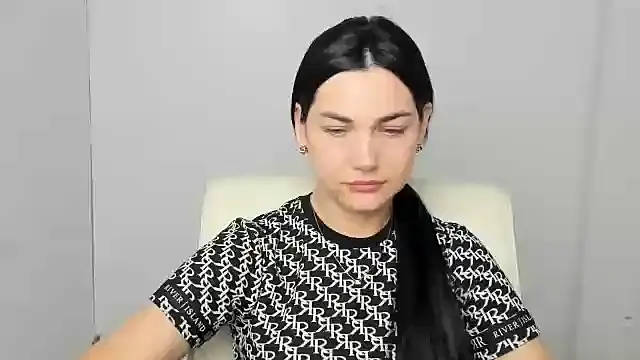 Lune Moon online show from September 9, 5:40 am