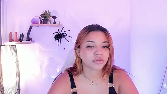 Snapshot of scarlett_enjoy1 chatting on October 14, 12:52 pm scarlett enjoy1 online show from October 14, 12:52 pm