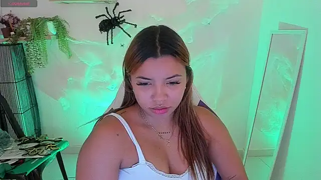Snapshot of scarlett_enjoy1 chatting on October 8, 2:54 pm scarlett enjoy1 online show from October 8, 2:54 pm