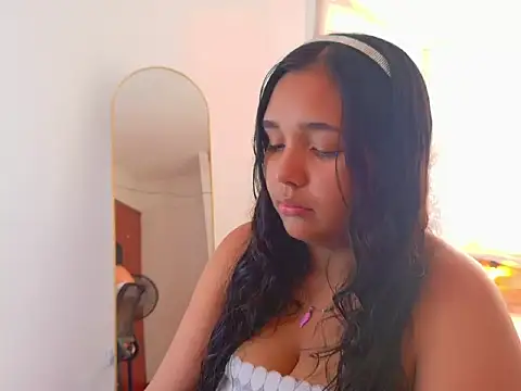 loreaniss online show from March 4, 7:42 pm