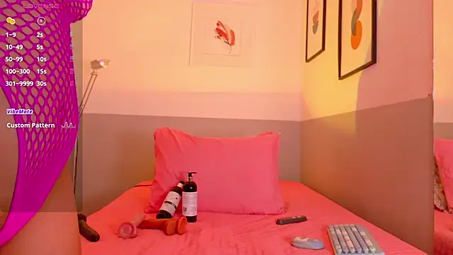 cutepetitee online show from September 20, 8:51 pm