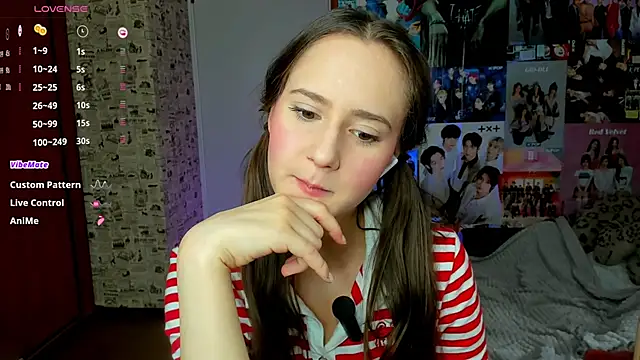 Snapshot of LucyRose3 chatting on October 1, 3:28 pm LucyRose3 online show from October 1, 3:28 pm