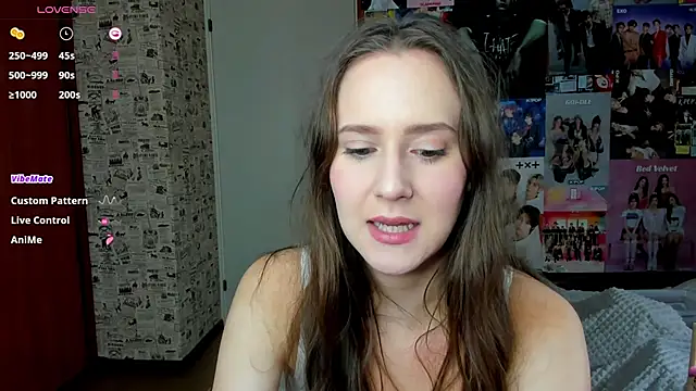 Snapshot of LucyRose3 chatting on October 13, 4:15 am LucyRose3 online show from October 13, 4:15 am