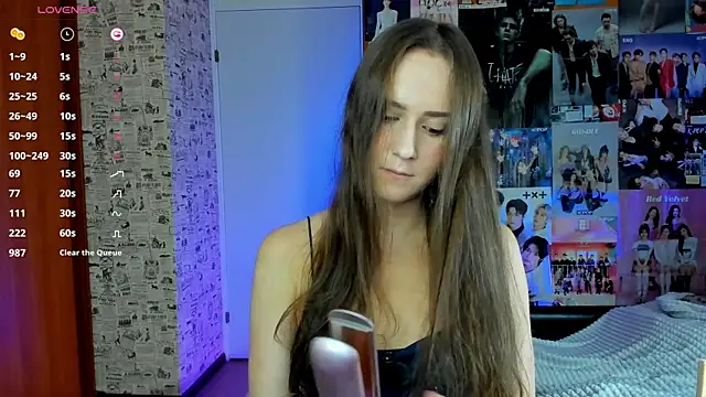 Snapshot of LucyRose3 chatting on September 18, 6:45 am LucyRose3 online show from September 18, 6:45 am