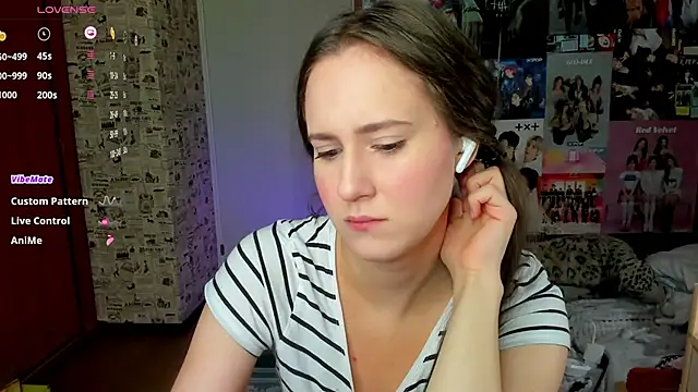 Snapshot of LucyRose3 chatting on October 3, 4:23 pm LucyRose3 online show from October 3, 4:23 pm