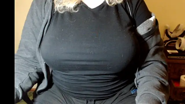 LunoviaXL online show from November 20, 10:00 pm