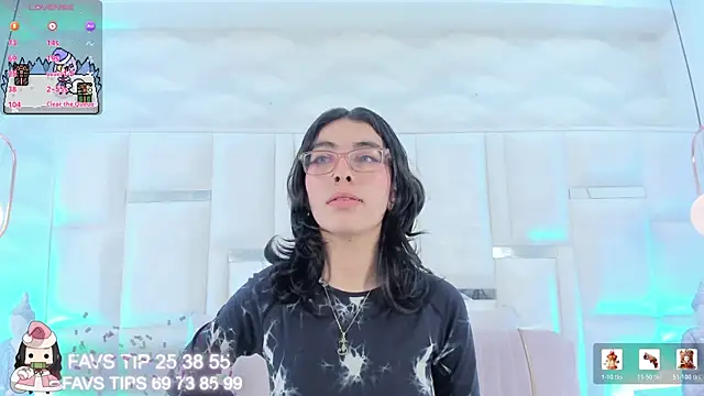 Im Molly Angel online show from January 6, 9:40 pm