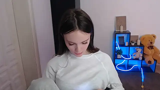 Ariella ari online show from November 12, 1:20 pm