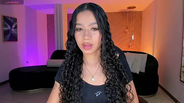 SophieHouston  online show from December 4, 4:15 am