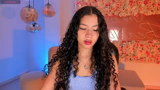 Snapshot of SophieHouston_ chatting on October 3, 4:39 am SophieHouston online show from October 3, 4:39 am