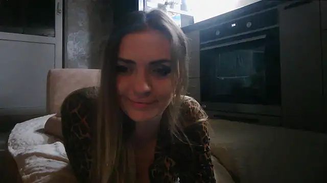 Snapshot of MoonChristie chatting on September 11, 9:59 pm MoonChristie online show from September 11, 9:59 pm