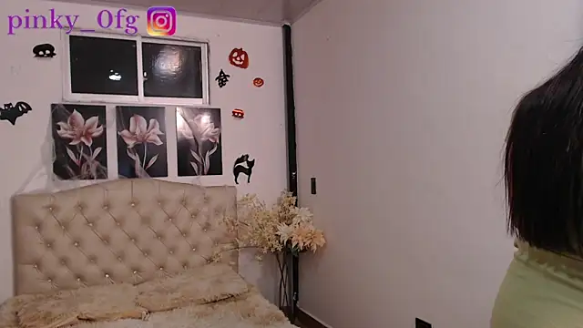 pinky f00x online show from October 17, 12:36 am