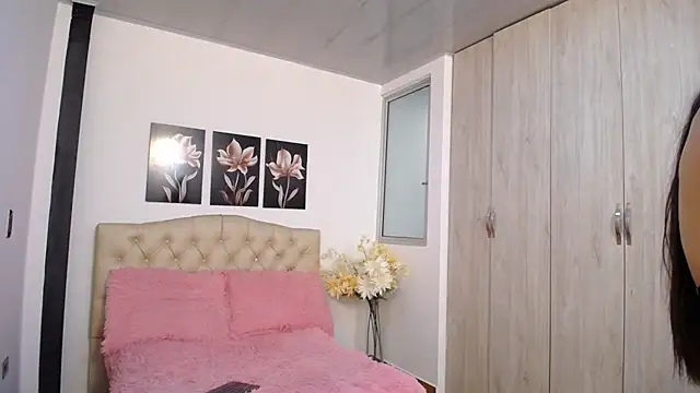 pinky f00x online show from April 16, 9:39 pm