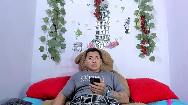 NataliaAndJulliam online show from January 11, 4:39 am