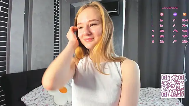 Snapshot of ElvinaRose chatting on September 13, 3:47 am ElvinaRose online show from September 13, 3:47 am