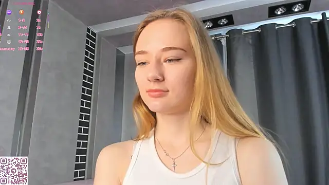 Snapshot of ElvinaRose chatting on October 10, 3:33 am ElvinaRose online show from October 10, 3:33 am