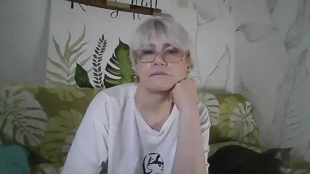 Catty Lady online show from November 12, 9:24 pm