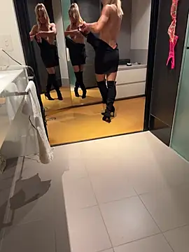 Reacher110565 online show from November 21, 12:29 pm