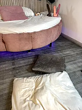 Saracooper   online show from November 22, 3:53 am