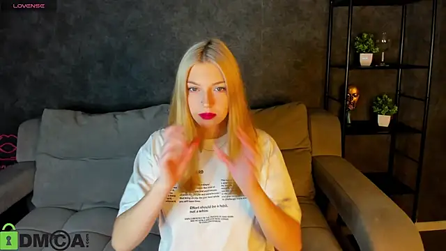 Snapshot of Milly_Rockk chatting on October 18, 9:34 am Milly Rockk online show from October 18, 9:34 am