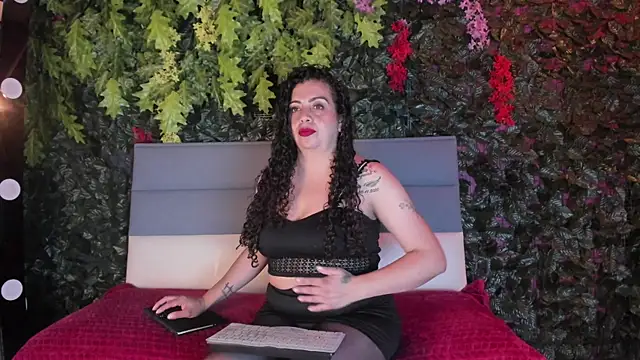 Snapshot of Alissaa_milf chatting on October 7, 2:16 am Alissaa milf online show from October 7, 2:16 am