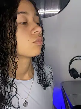 jadee8 online show from April 15, 4:40 pm