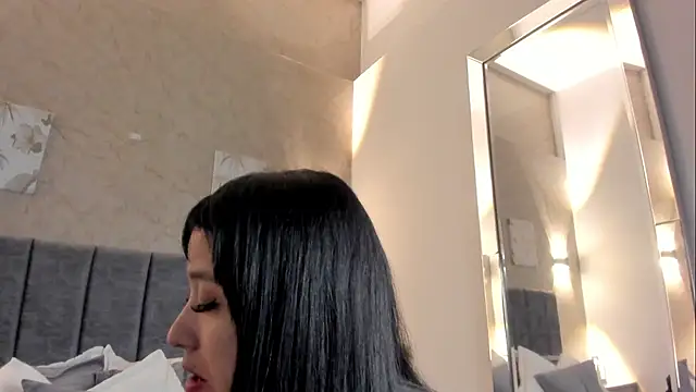 Lunaa bellaa online show from January 5, 7:39 pm